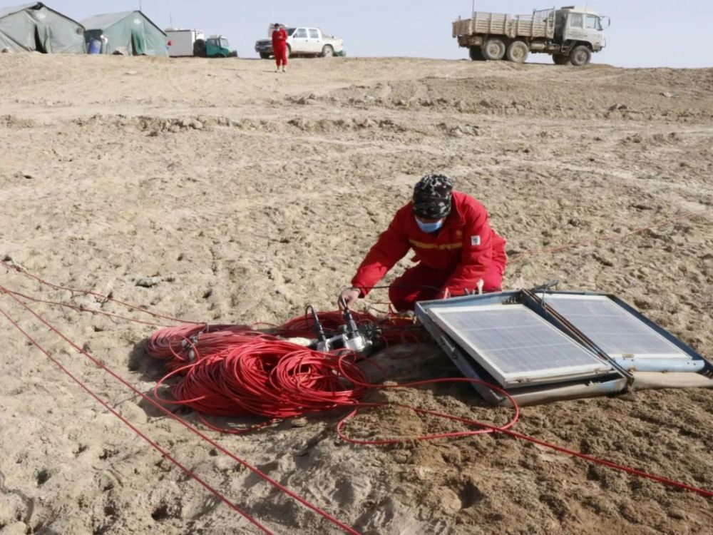 东方物探青海物探处2256队:收线!收线!