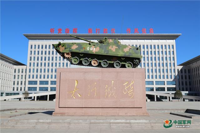 此时,当我们走在陆军步兵学院石家庄校区的校园,看到萌芽的小草,走出