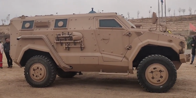 国产新一代装甲车曝光网友车尾这一新设计令人惊喜