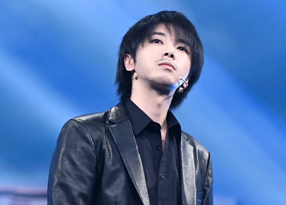 《王牌》上演"无间道",华晨宇胡茬迷人,翻墙帅气眼神太撩粉