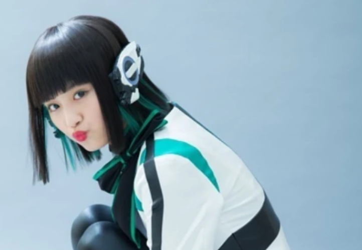 假面骑士零一:伊兹颜值竟全靠发型,头发扎起的瞬间,网友懵了!