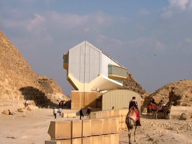 金字塔旁太阳船博物馆让神话走进现实
