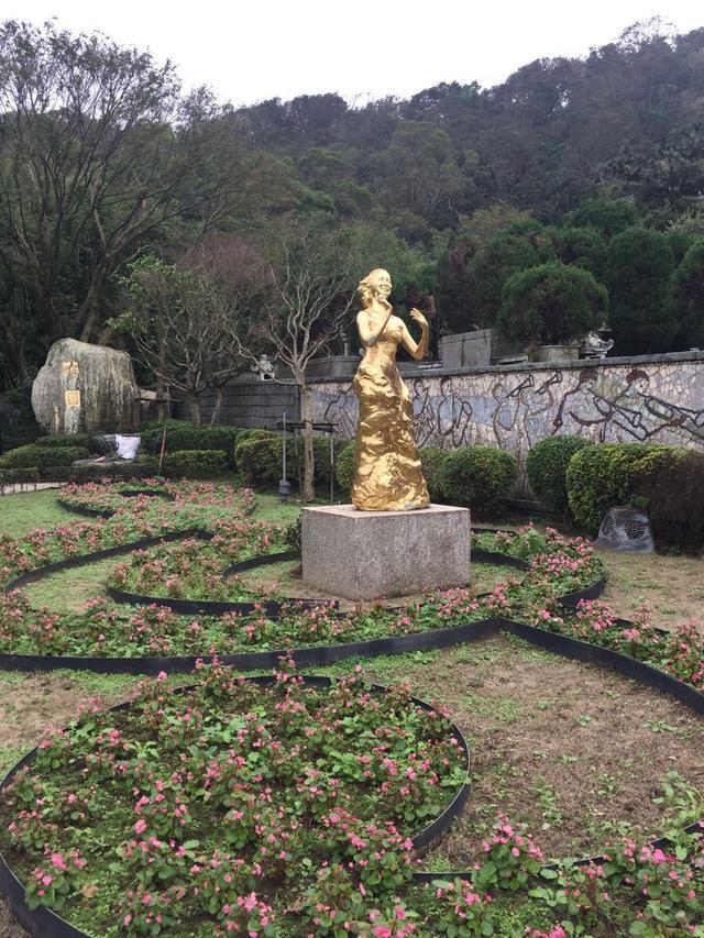 當時臺北各地墓園老闆都希望鄧麗君能葬入自家墓園,以此來擴大自己的