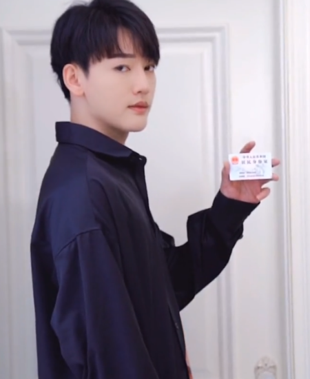 灿宇与迪丽拉手持结婚证秀恩爱看到他的承诺怎么又是作秀啊