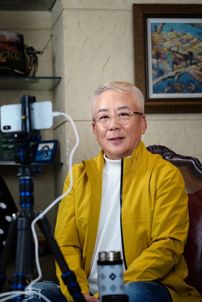 中国企业家俱乐部理事,天泰集团创始人王若雄用长笛吹响舒伯特的《小