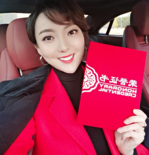 安徽卫视主持一姐余声官宣生子,去年十月才刚举办完婚礼