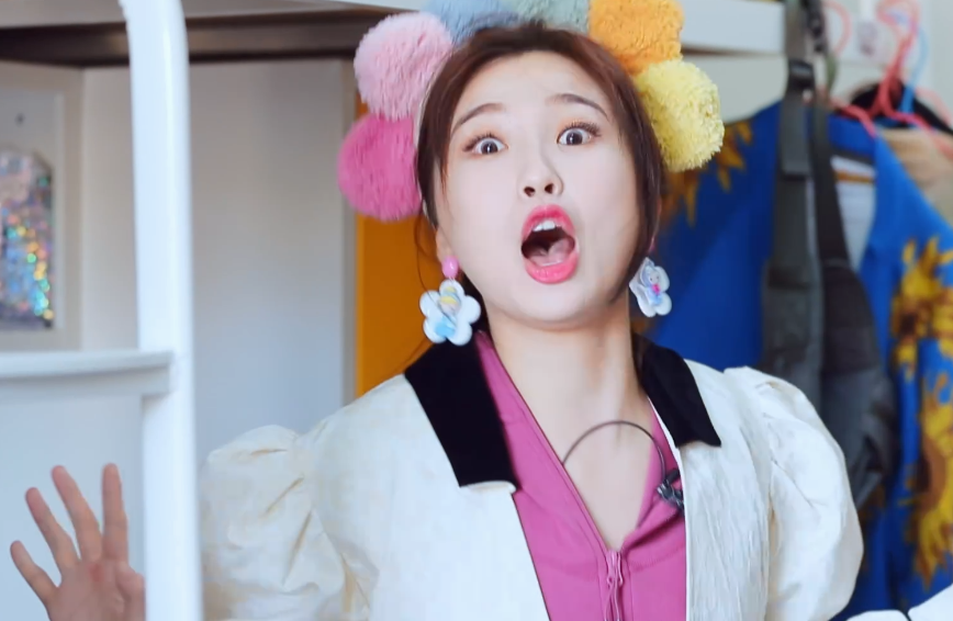 安崎吃火锅被"虞化",全网都注意到她表情,真成了下个虞书欣