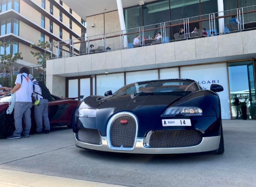 迪拜第一台布加迪威龙特别版,车牌价值700万,九年过去气场依旧