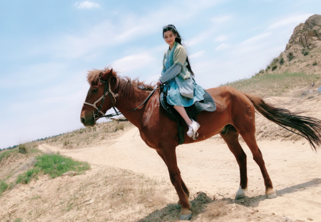 全网禁止她整容,14岁把"初恋"给释小龙,今28岁长这样|杨紫|杨丽晓