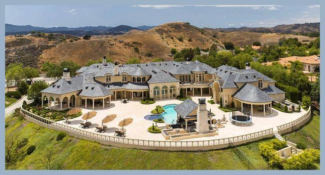 j姐的逆袭人生,她是如何从一个穷小子变得"豪"无人性的