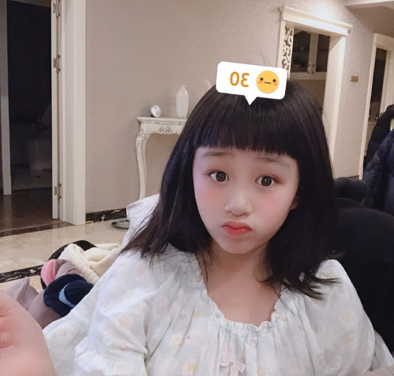 吴启华女儿11岁吴熙儿,年仅11岁粉丝2500,网友:这是要做网红吗?