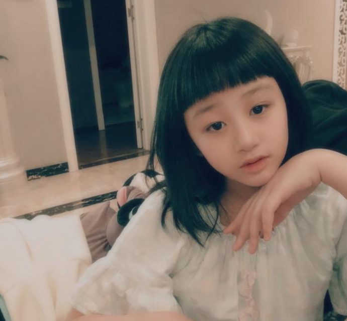 吴启华女儿11岁吴熙儿,年仅11岁粉丝2500,网友:这是要做网红吗?