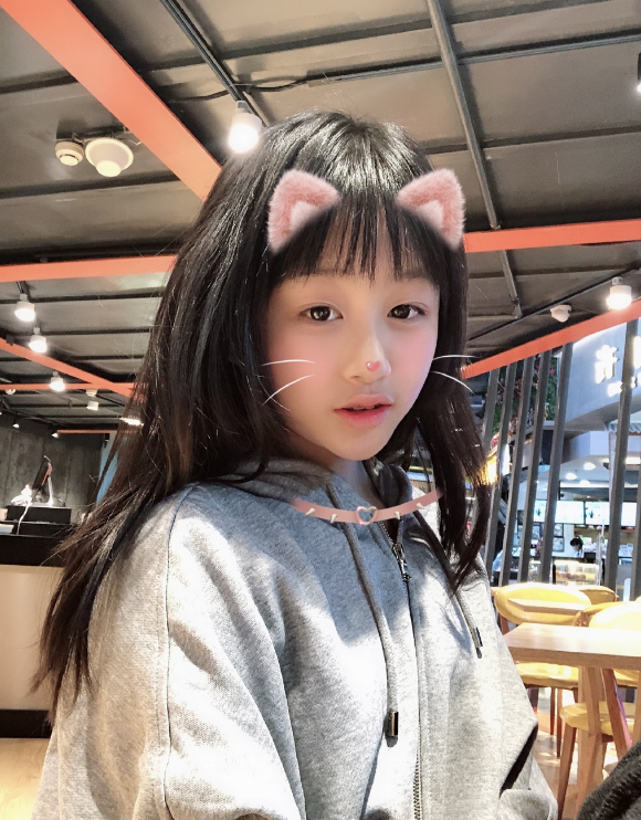 吴启华女儿11岁吴熙儿,年仅11岁粉丝2500,网友:这是要做网红吗?