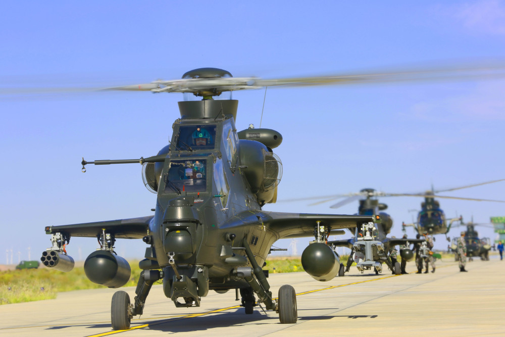 仍需追赶!美军最新重型直升机空中加油,这组合我们迄今都是空白