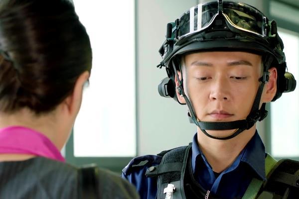 机场特警张振朗汤洛雯般配剧中角色有误会有甜蜜看点多