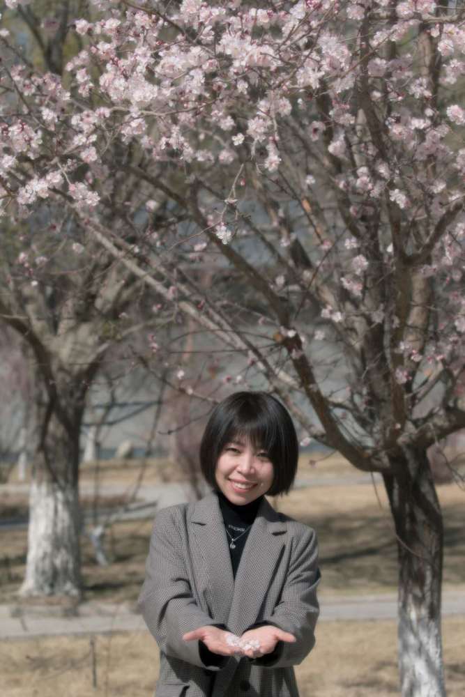 摄影/朱锦慧瓜香哈密杏花开 飘香十里迎客来春和景明,万物复苏,正是