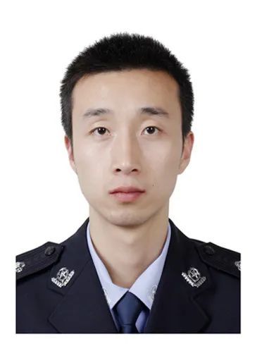李兆波同志于2011年通过公务员招考,成为赤水市公安局一名人民警察