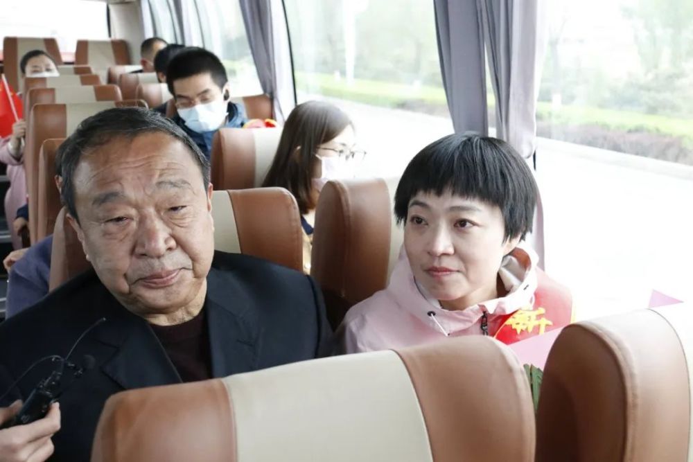 孝义:最高礼遇迎英雄回家