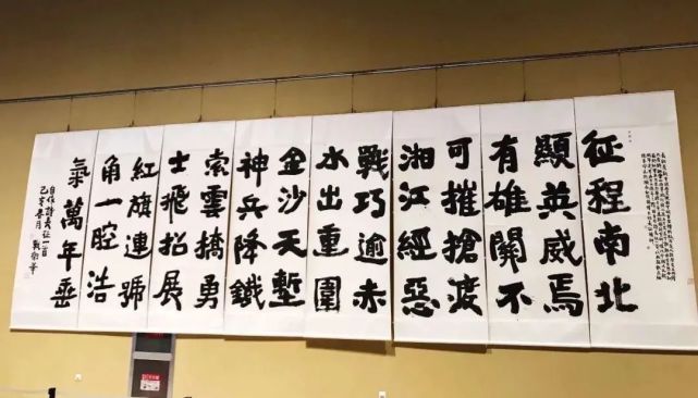 《2018年中国诗歌排行榜》等也出了自己的诗集《文字戏:战卫华诗选》