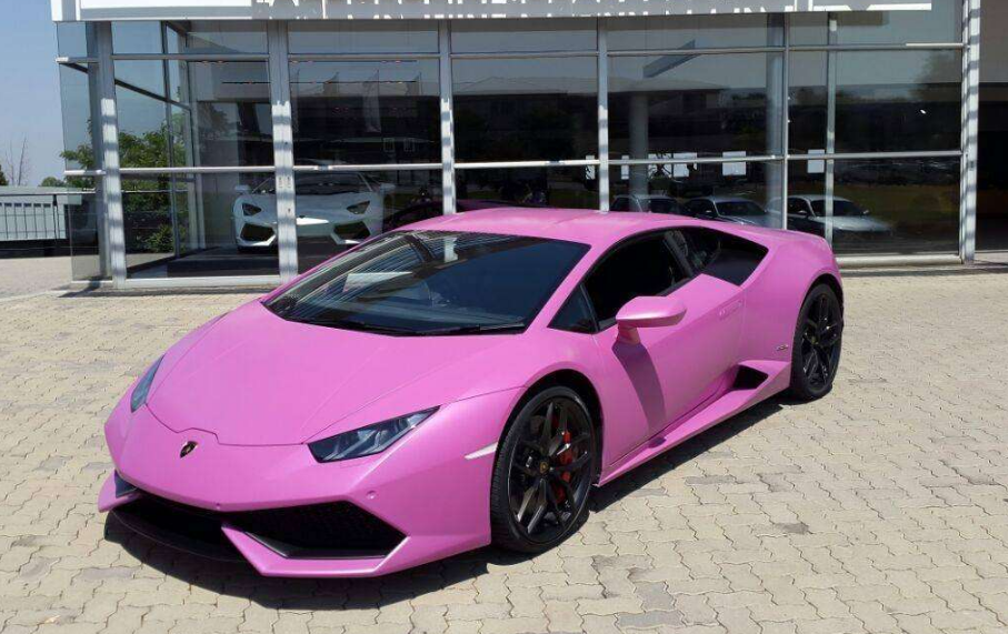 兰博基尼进军"老头乐"?限量樱花粉吸睛,路人看见笑了:装啥呢