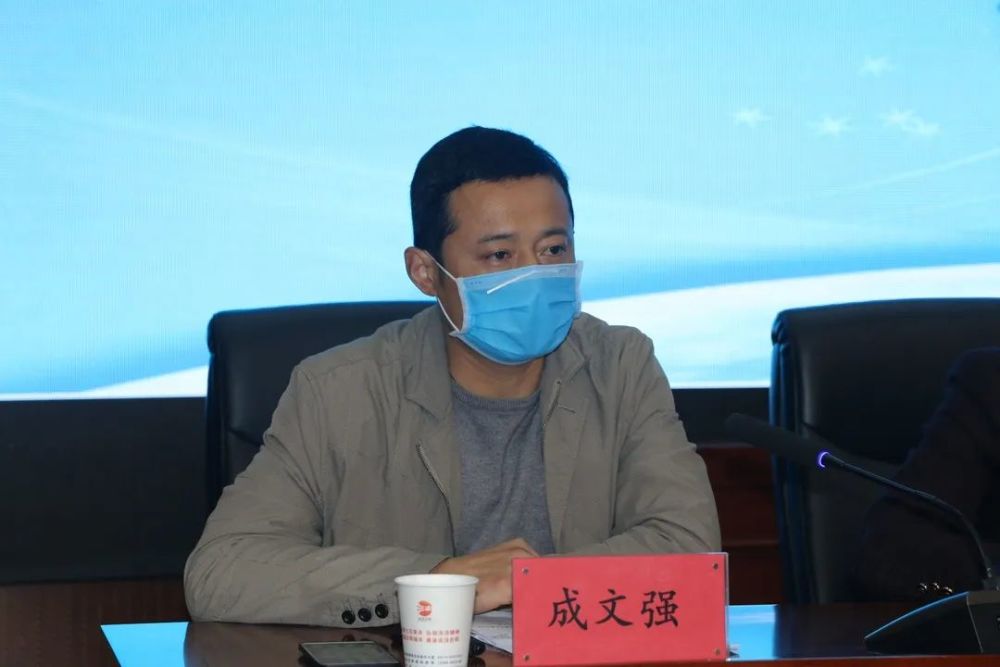 杨华军作专题发言教育局审计股股长党社宁作专题发言教育局机关相关股