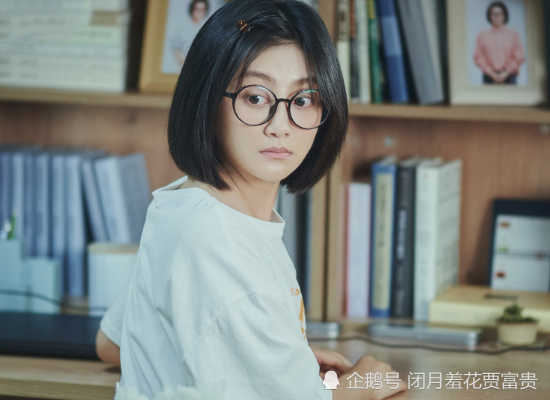 冰糖炖雪梨:还记得哲学大师老叶吗?剧外留起中分长发,气质超清新