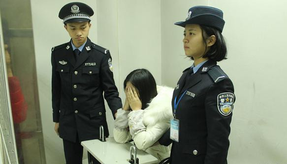 浙江女杀手王华落网记:抢劫杀人后潜逃10年,落网时已经局长儿媳