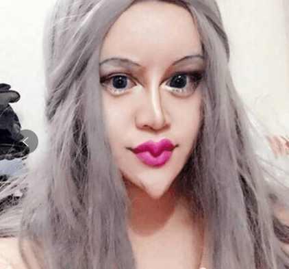 网红刘梓晨不再是"蛇精脸",再次整容五官变成超精致,网友直呼好帅!