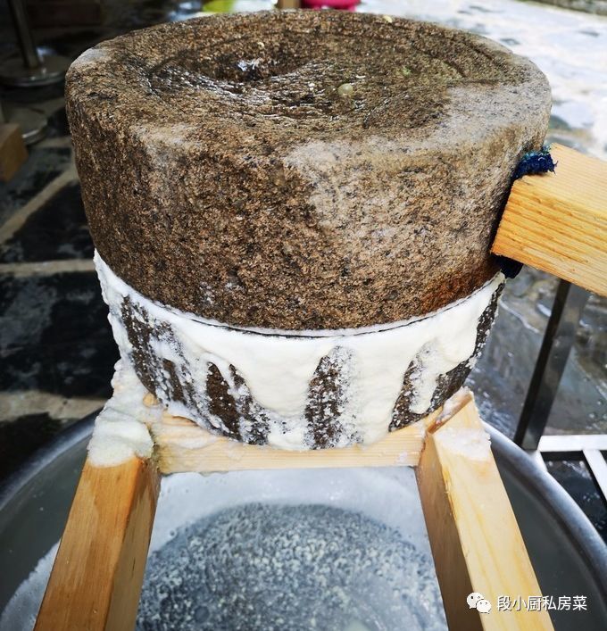 农村祖传手艺石磨做古法豆腐