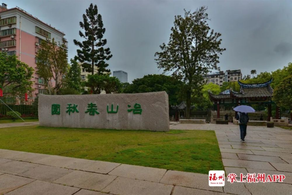 陳暖/攝浮雕景牆一頭連著西入口一頭連著冶山遺址博物館原公園西南側