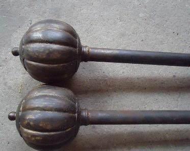 又名擂鼓瓮金锤,八棱紫金锤,是隋唐英雄李元霸,所持兵器,该兵器纯铜所