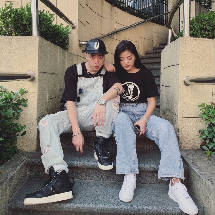 jonyj晒女儿侧面照,小公主神似jonyj 网友:为赚奶粉钱吃尽甜头