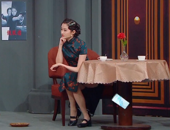 王牌对王牌:关晓彤穿旗袍秀大长腿,心疼168的baby