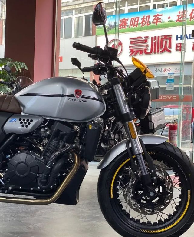 国产拿铁赛科龙re3骑过最舒服的国产复古摩托续航400