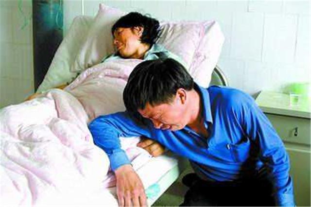 "你都要当奶奶了还生",52岁妈妈执意生二胎,大儿子被气到泪崩