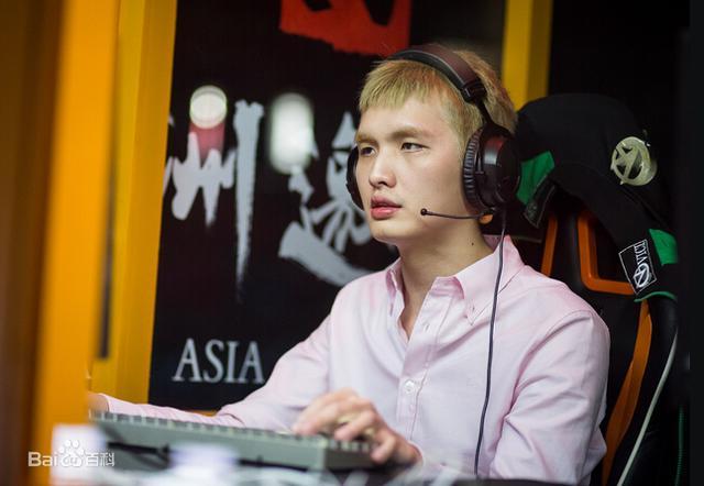 DOTA2查理斯被网友戏称代打选手？职业选手三转一有多难