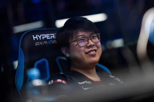 DOTA2查理斯被网友戏称代打选手？职业选手三转一有多难