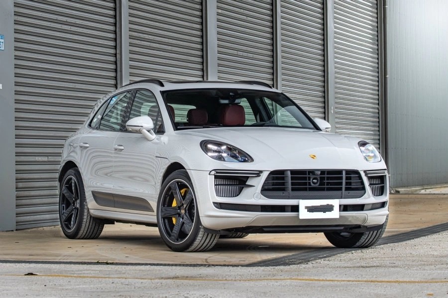 macan turbo原车标配20寸铝圈,本试驾车进阶选配21寸sport classic铝