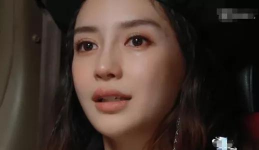 baby微笑唇引网友热议,眼睛在落泪嘴巴却在笑,画面怪诞