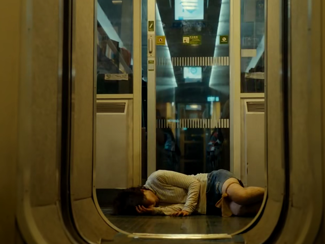 釜山行列车明明是感应门为何丧尸打不开答案让人感慨