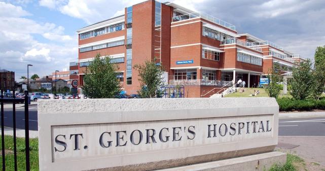 华裔医生感染新冠死在英国医院,死前曾说:我不想在医院孤独死去