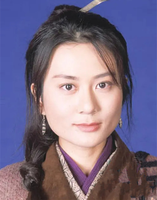 黄霑44岁女儿近照穿仙女裙气质清纯曾自曝爸爸未留下任何遗产