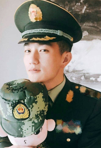 难怪张馨予那么着急嫁给何捷,当他前女友的照片曝光后,全明白了