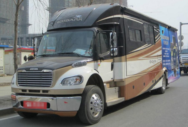 照片中这台福莱纳qx390位于哈尔滨,它如今已经沦为一台婚车了,三小时