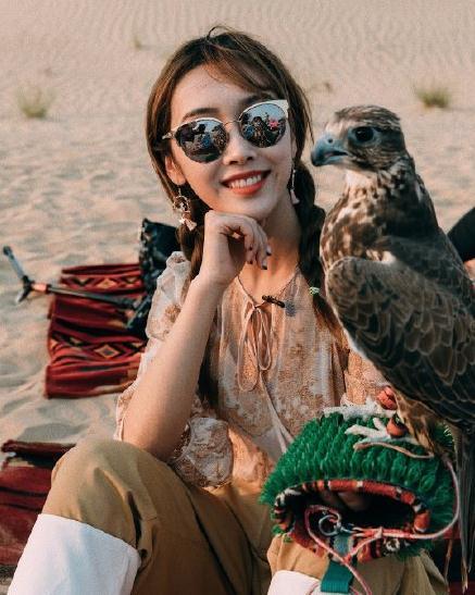 肖战的"师姐"有多美?当她侧身撩头发时,这谁顶得住