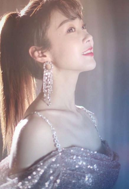 肖战的"师姐"有多美?当她侧身撩头发时,这谁顶得住