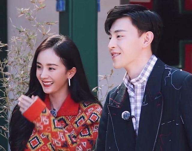 杨幂|杨幂邓伦两家粉丝陷骂战！起因简直太可笑，俩人多年友谊要凉凉？