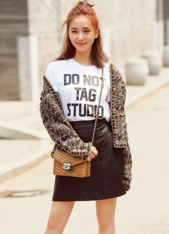 刘诗诗当妈后越发成熟穿碎花裙丝毫不显俗气温婉知性韵味足