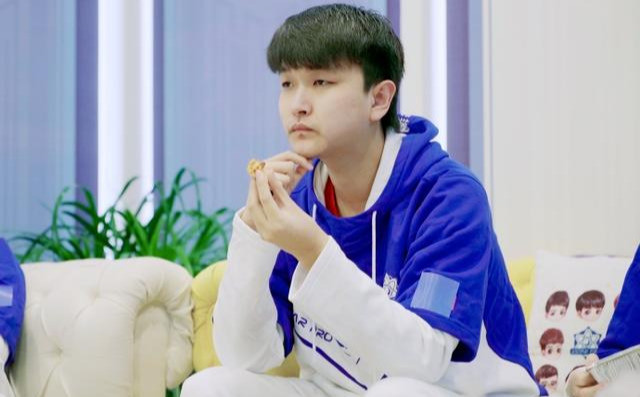 kpl春季赛武汉estarpro迎来了DYG，全员莽夫不敌AG体系