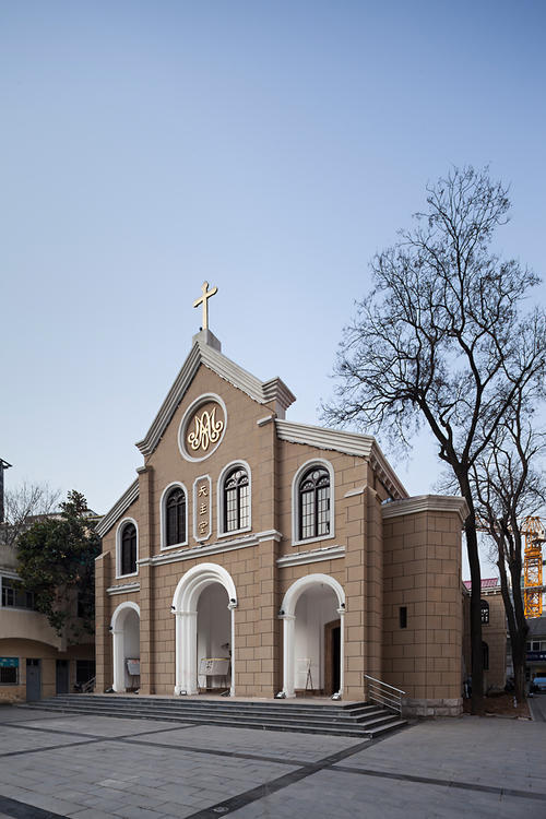 这座"罗曼式"建筑也是南京现存最早的西式建筑.